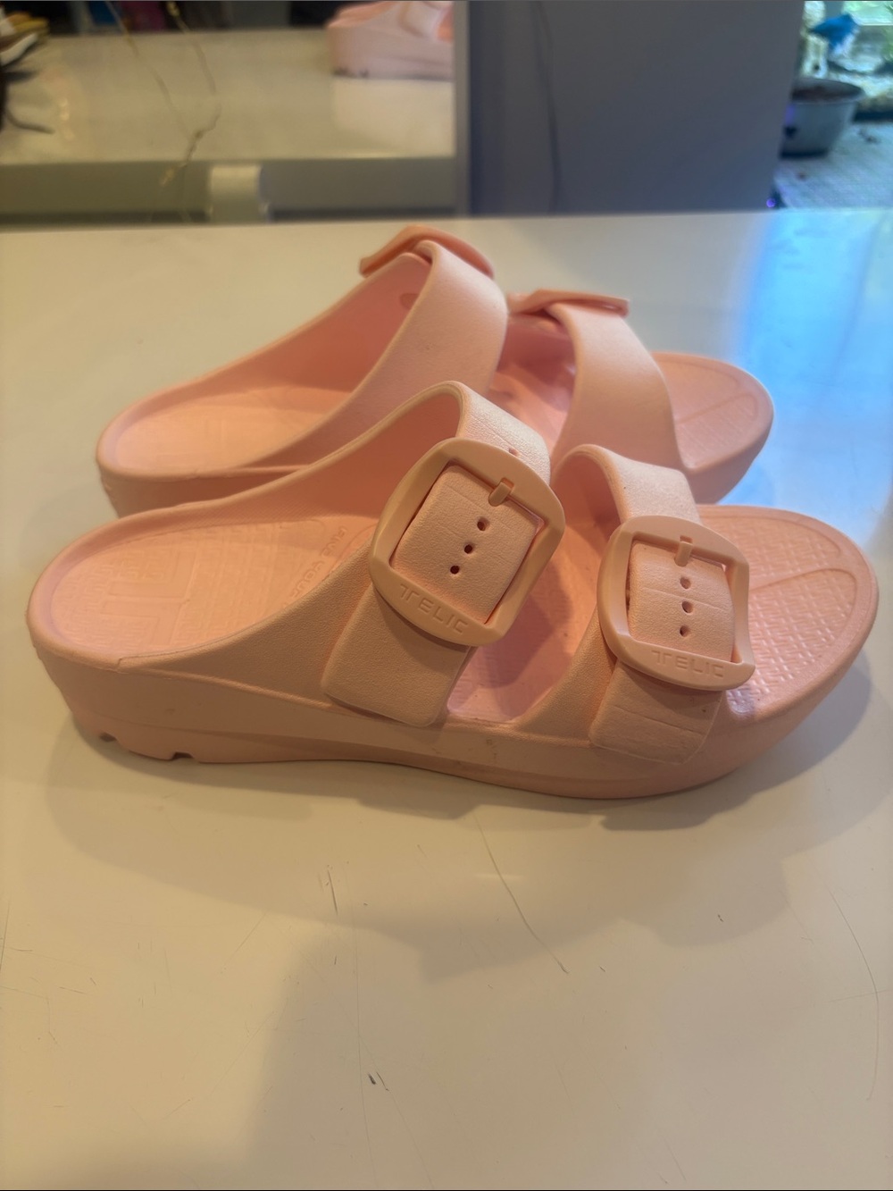 Women’s Soft Pink Double-Buckle Slide Sandals